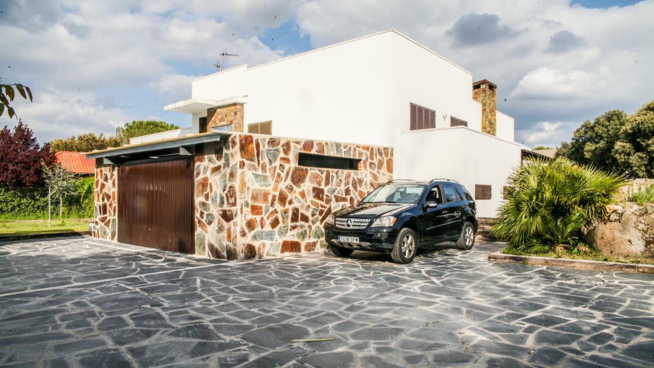 Villa La Roca Madrid Guadarrama Exterior photo
